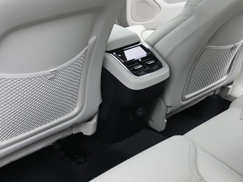 New 2026 Volvo XC60 B5 Ultra w/ Protection Package Premier image 30