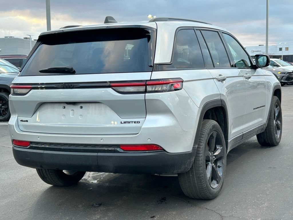 New 2025 Jeep Grand Cherokee Limited w/ Black Appearance Package AWD/4WD image 7