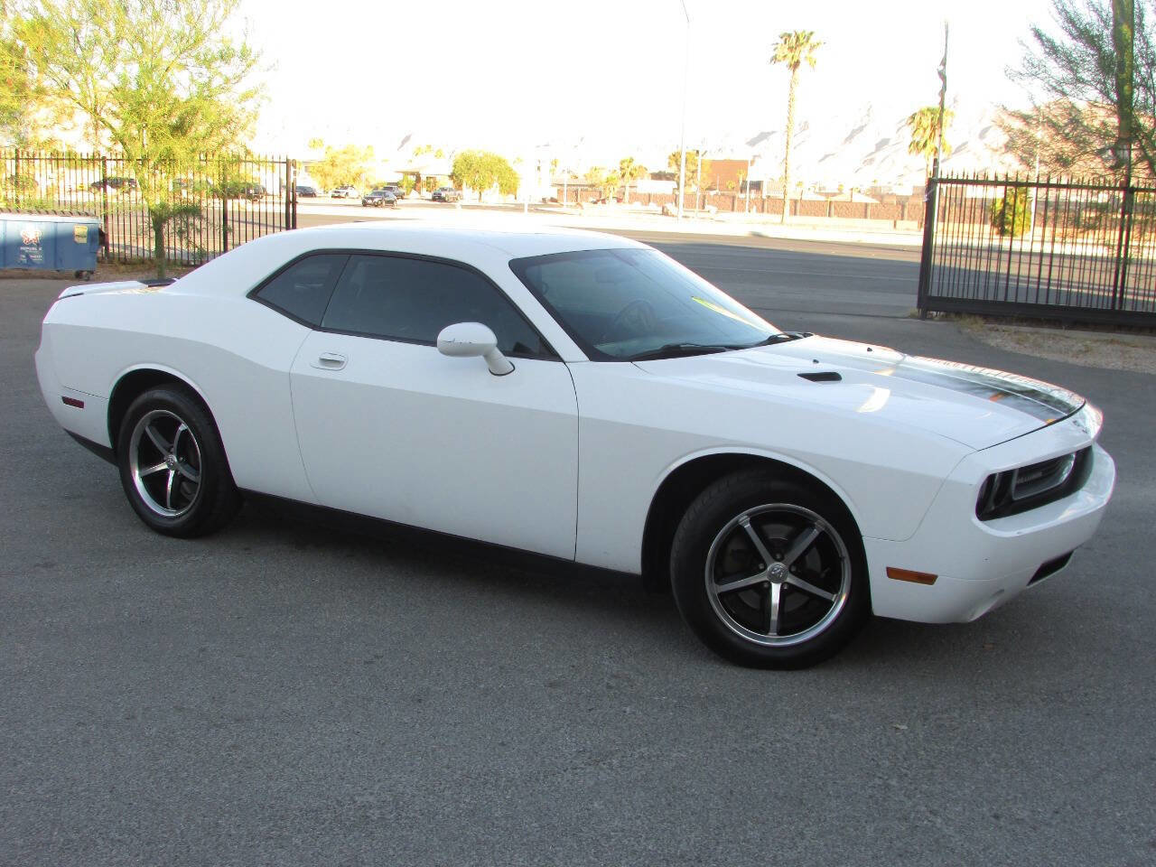 Used 2010 Dodge Challenger SE RWD image 3