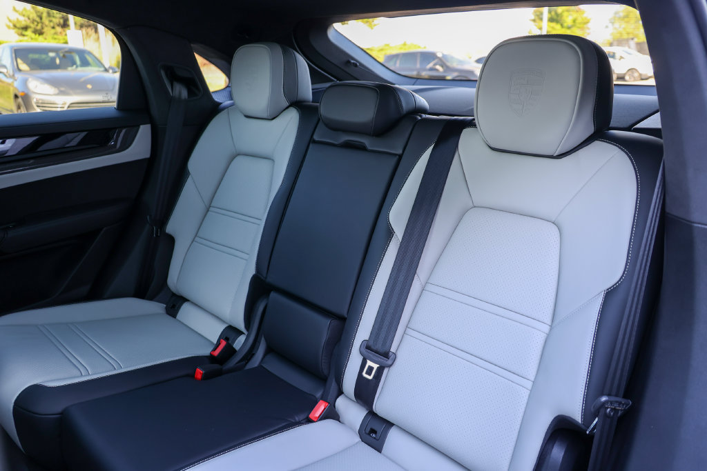 New 2026 Porsche Cayenne GTS AWD/4WD image 51
