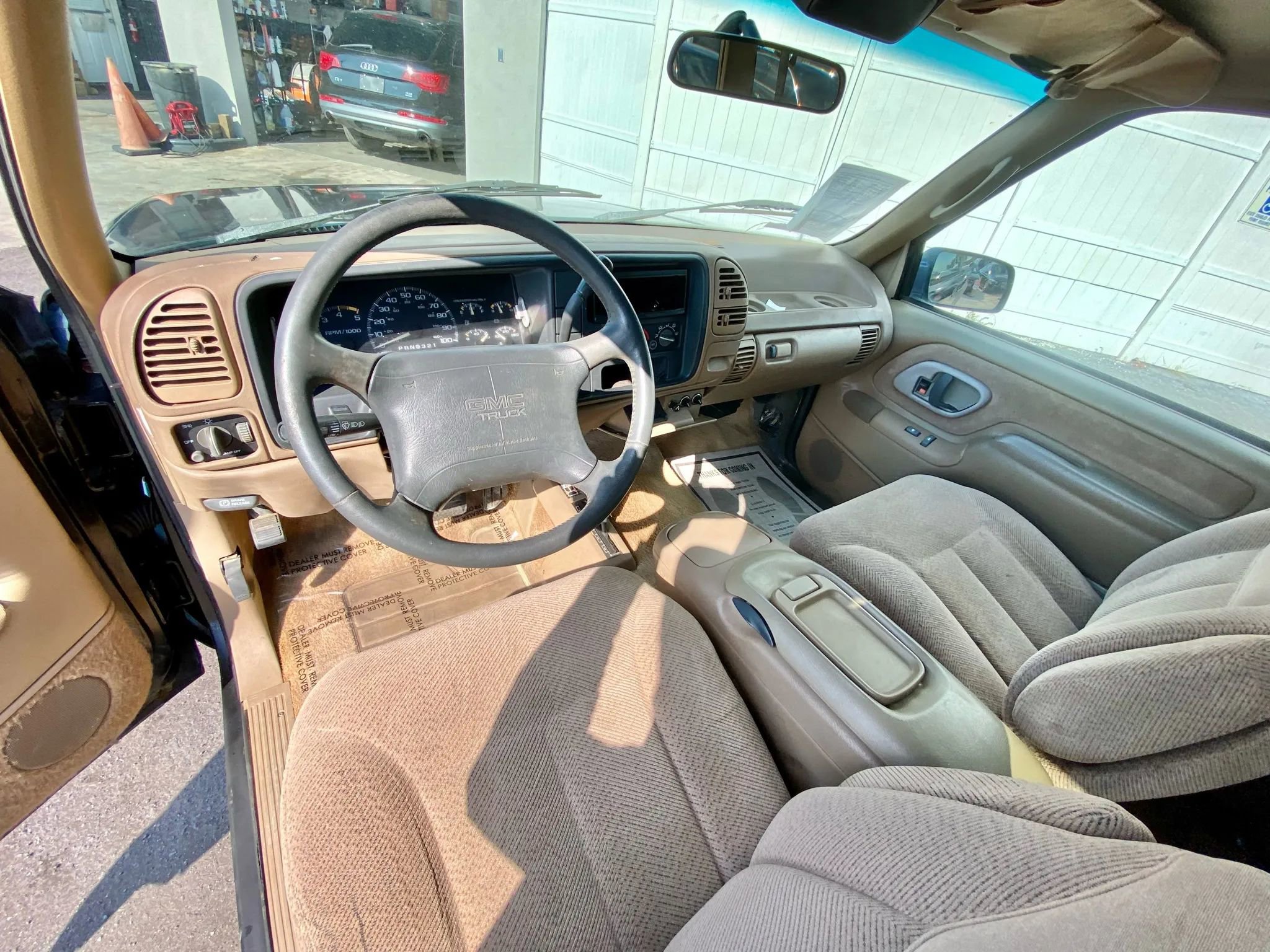 Used 1995 GMC Yukon 4WD 2-Door image 11