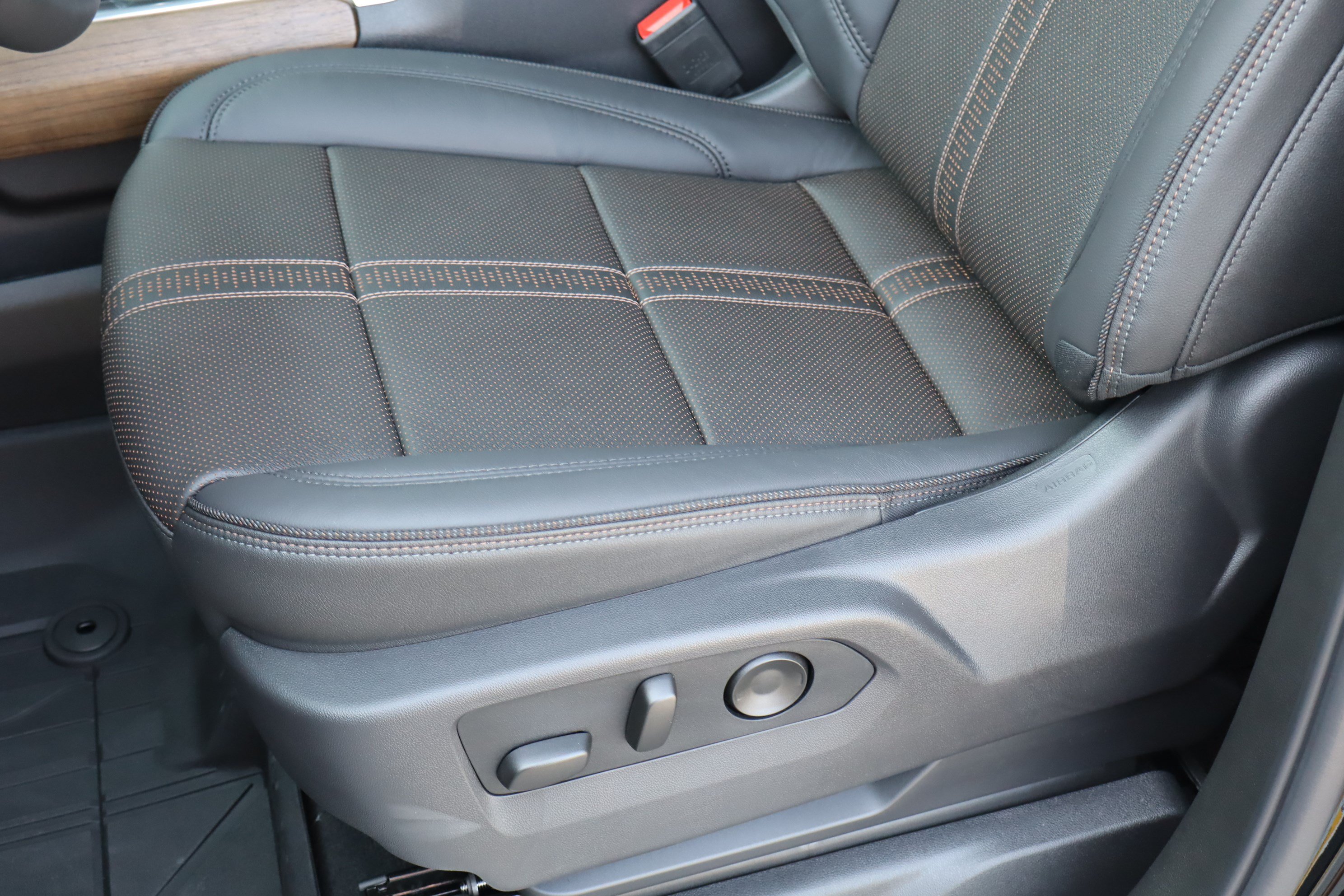 New 2026 Chevrolet Silverado 1500 High Country w/ High Country Premium Package AWD/4WD image 14
