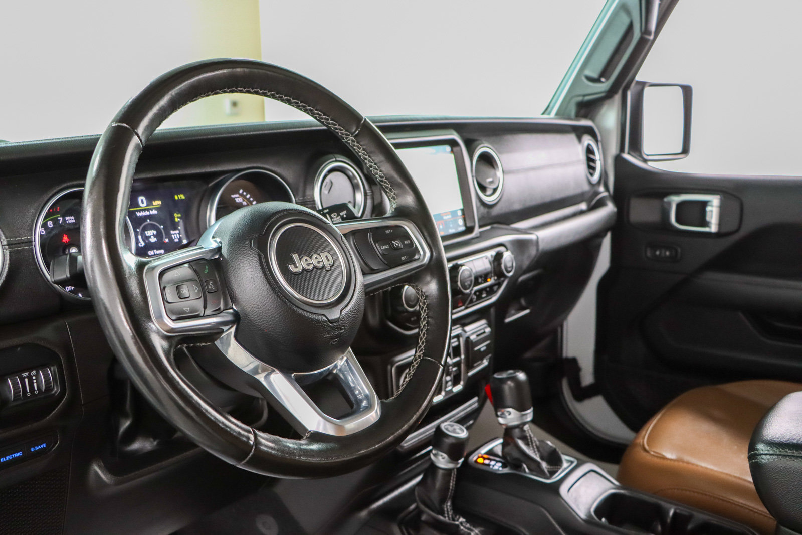 Used 2022 Jeep Wrangler Unlimited Sahara w/ Cold Weather Group AWD/4WD image 24