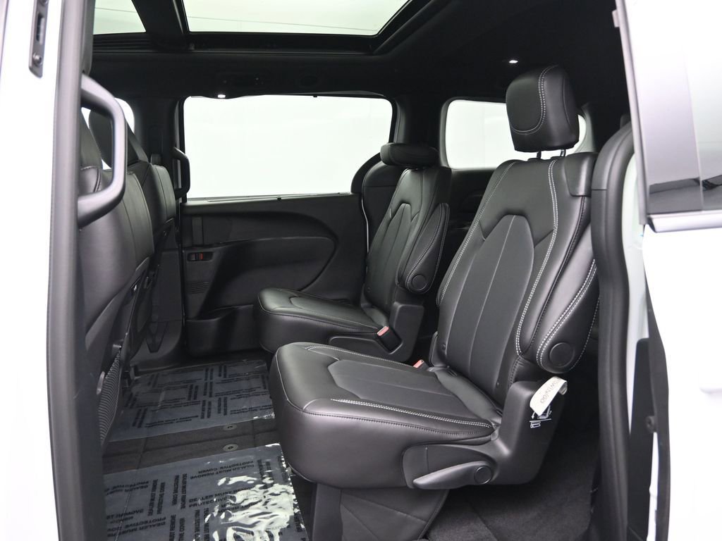 New 2026 Chrysler Pacifica Select image 24