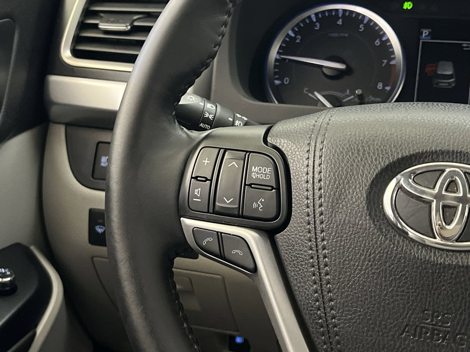 Used 2017 Toyota Highlander XLE image 35