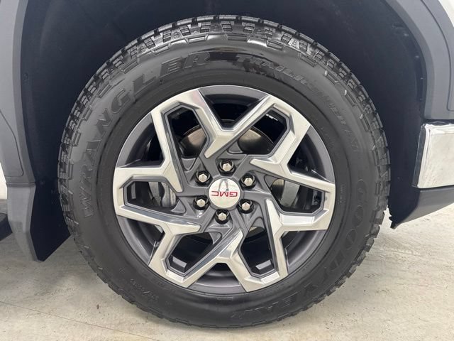 Used 2023 GMC Sierra 1500 SLT w/ SLT Premium Package AWD/4WD image 35