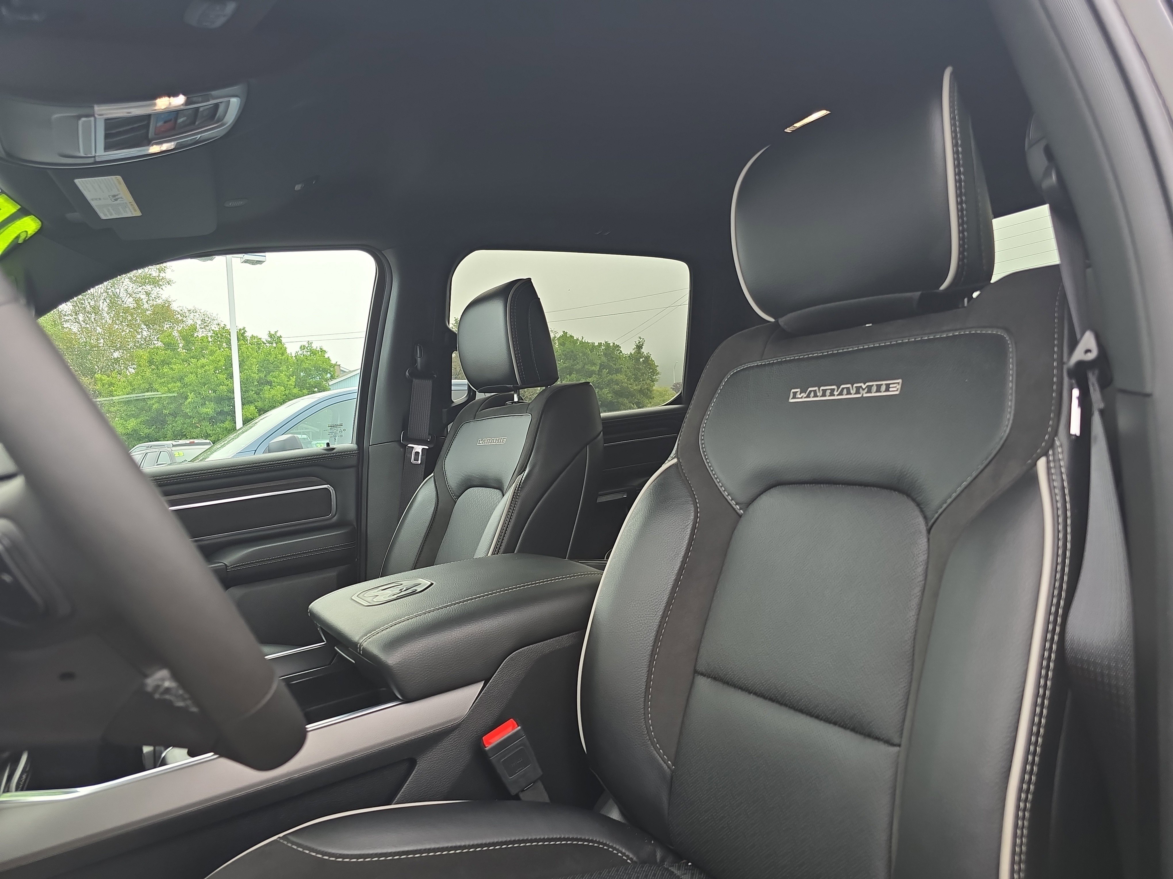 Used 2025 RAM 1500 Laramie image 12