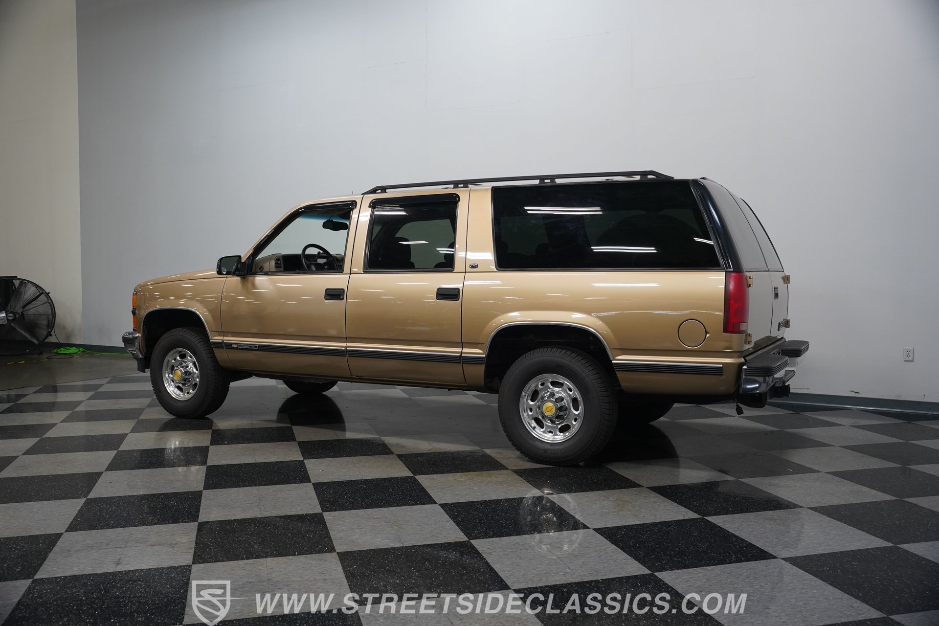 Used 1999 Chevrolet Suburban 2500 w/ Preferred Equipment Group 2 RWD image 9