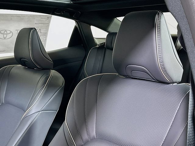 New 2026 Toyota Crown Platinum AWD/4WD image 11