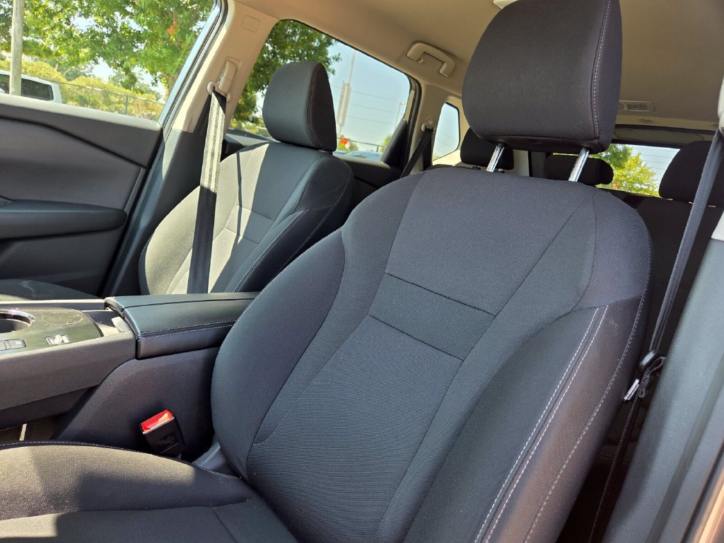 Used 2026 Nissan Rogue S FWD image 11