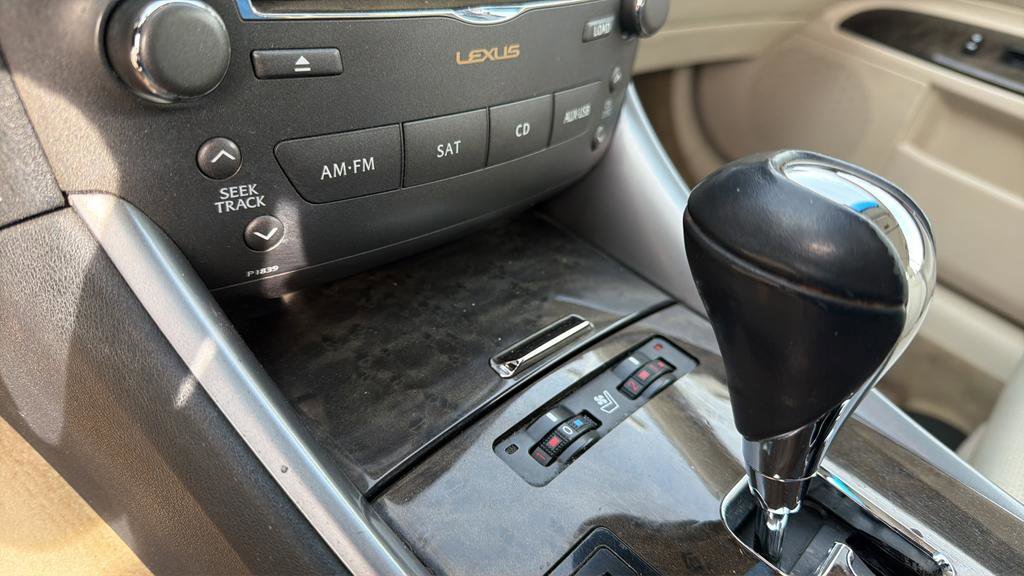 Used 2010 Lexus IS 250C image 34