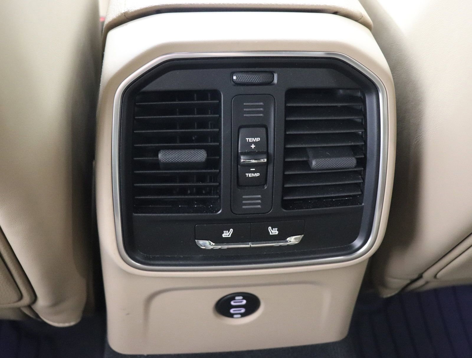 Used 2025 Porsche Macan image 27