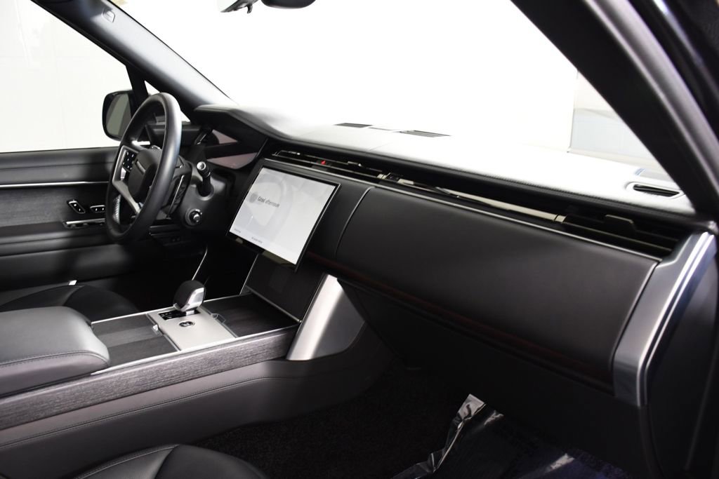 Used 2025 Land Rover Range Rover Long Wheelbase Autobiography image 18