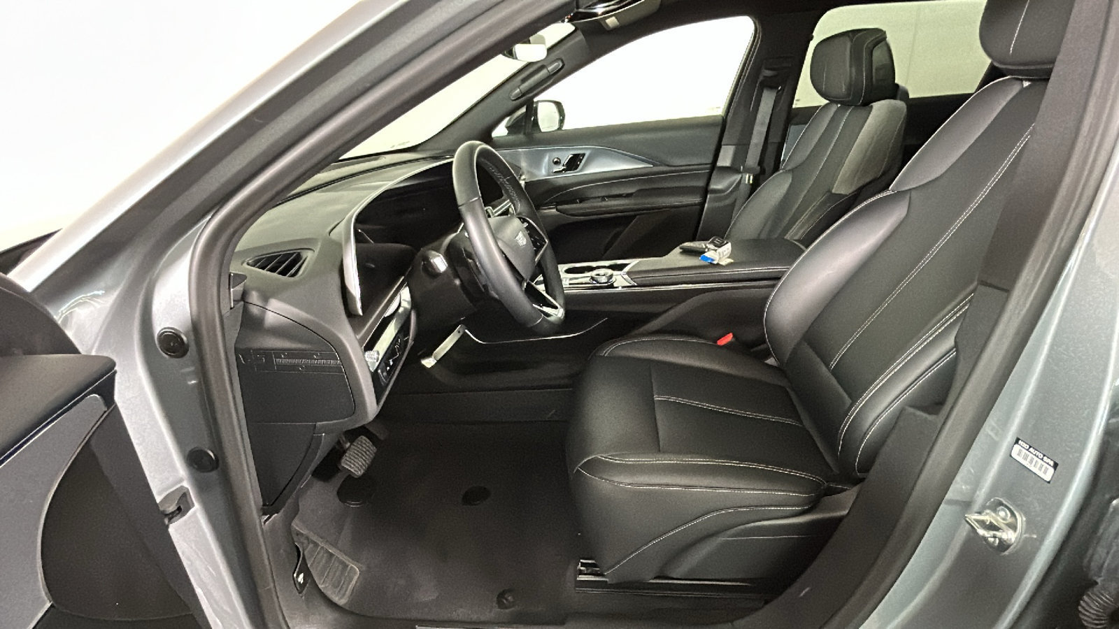 Used 2024 Cadillac Lyriq Tech AWD/4WD image 14