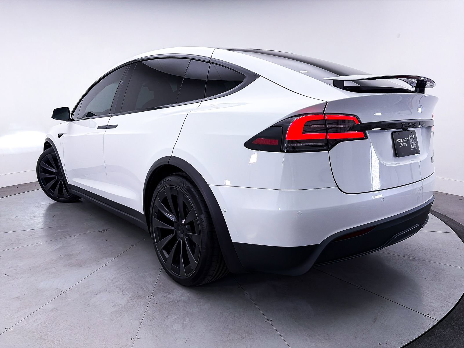Used 2022 Tesla Model X Plaid image 2