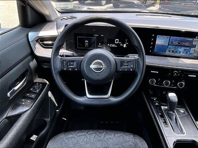 Certified 2025 Nissan Kicks SV AWD/4WD image 17