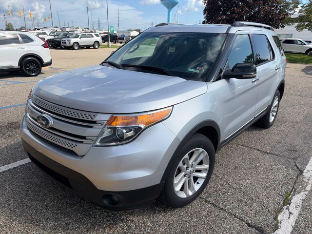 Used 2014 Ford Explorer XLT w/ Equipment Group 202A AWD/4WD image 4