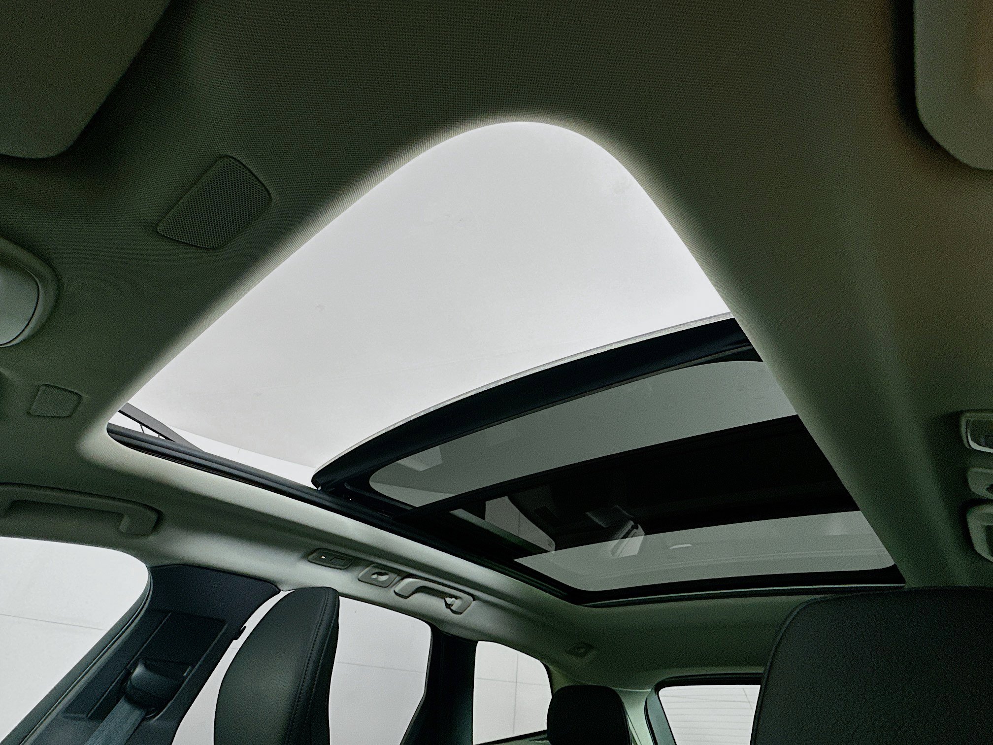 Used 2025 Volvo XC60 B5 Plus image 25