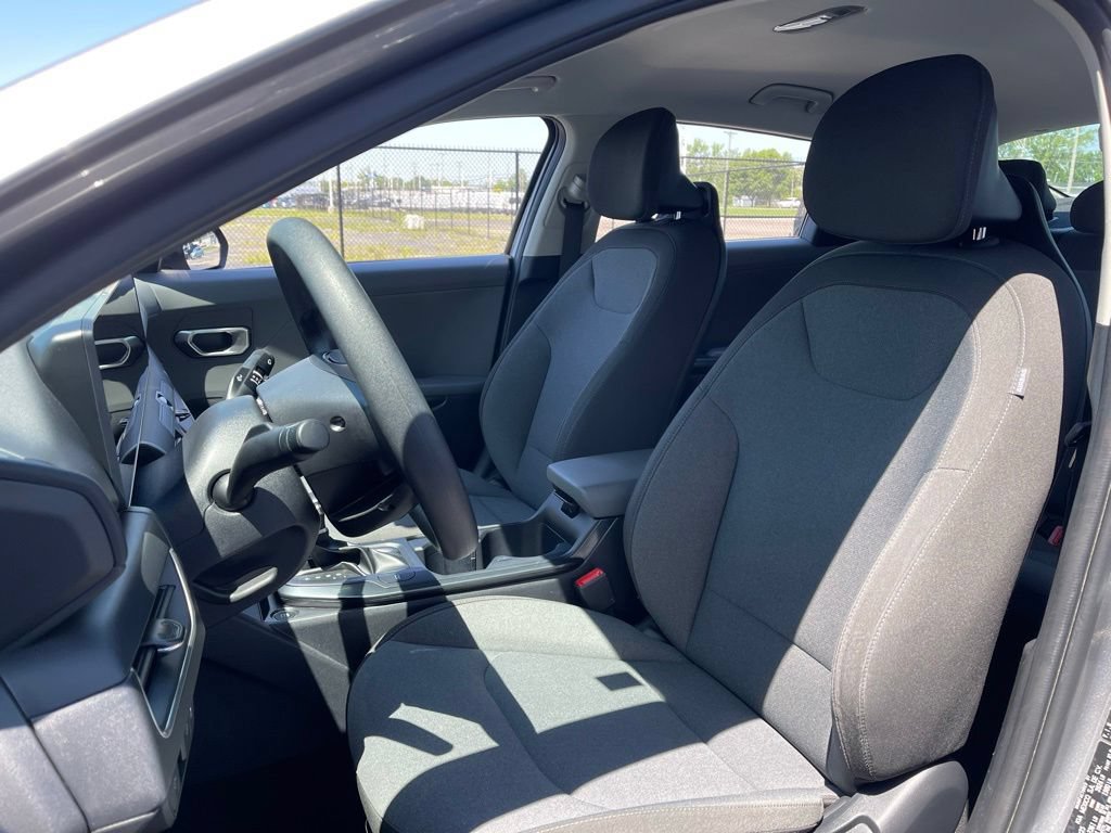 Used 2025 Kia K4 FWD image 16