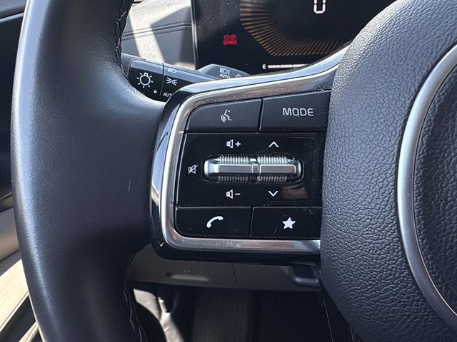Used 2025 Kia Carnival image 17