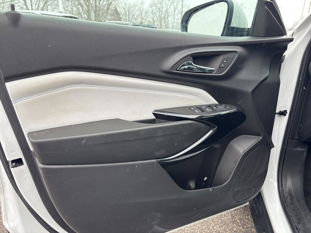 Used 2025 Chevrolet Trax LT w/ LT Convenience Package image 13