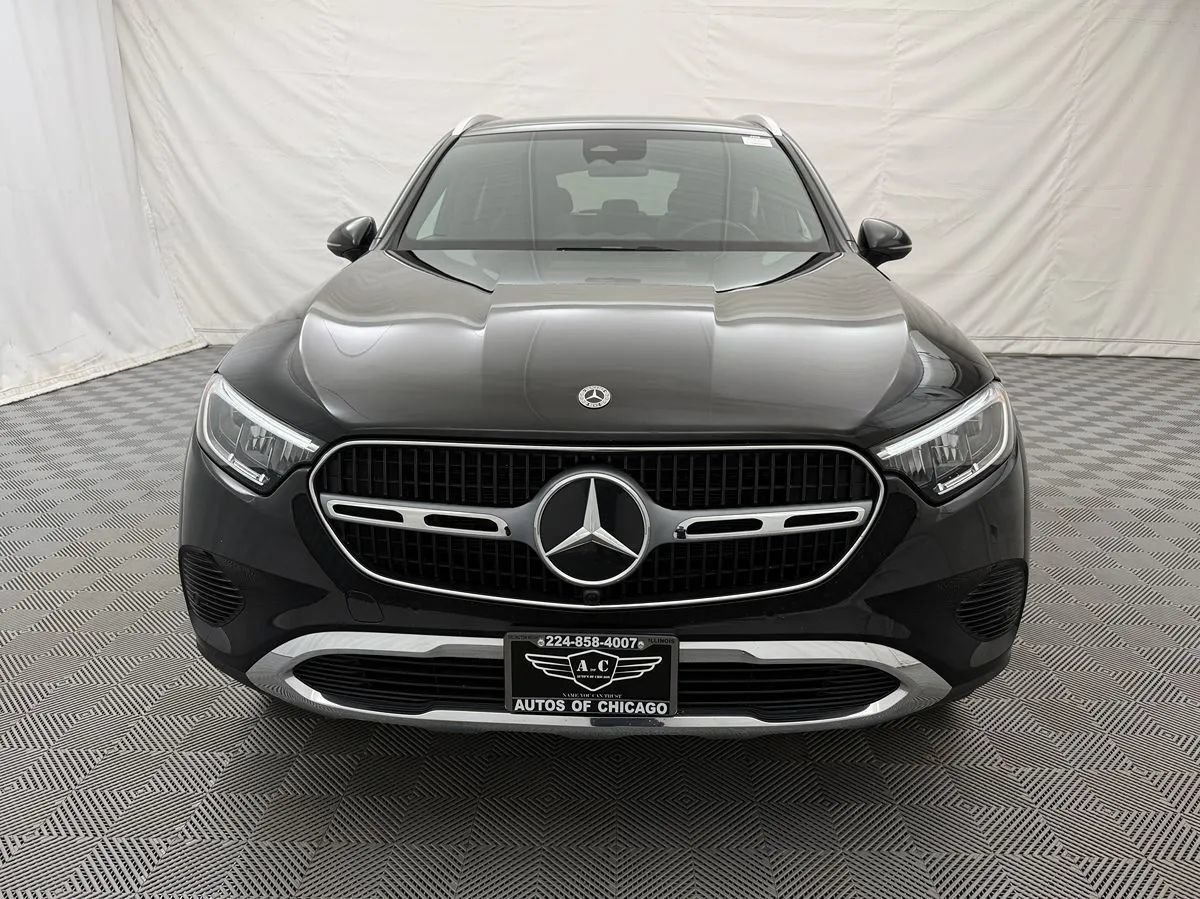 Used 2024 Mercedes-Benz GLC 300 4MATIC image 2