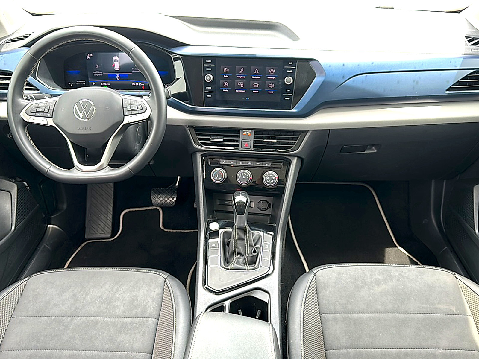 Used 2023 Volkswagen Taos SE w/ Panoramic Sunroof Package FWD image 21
