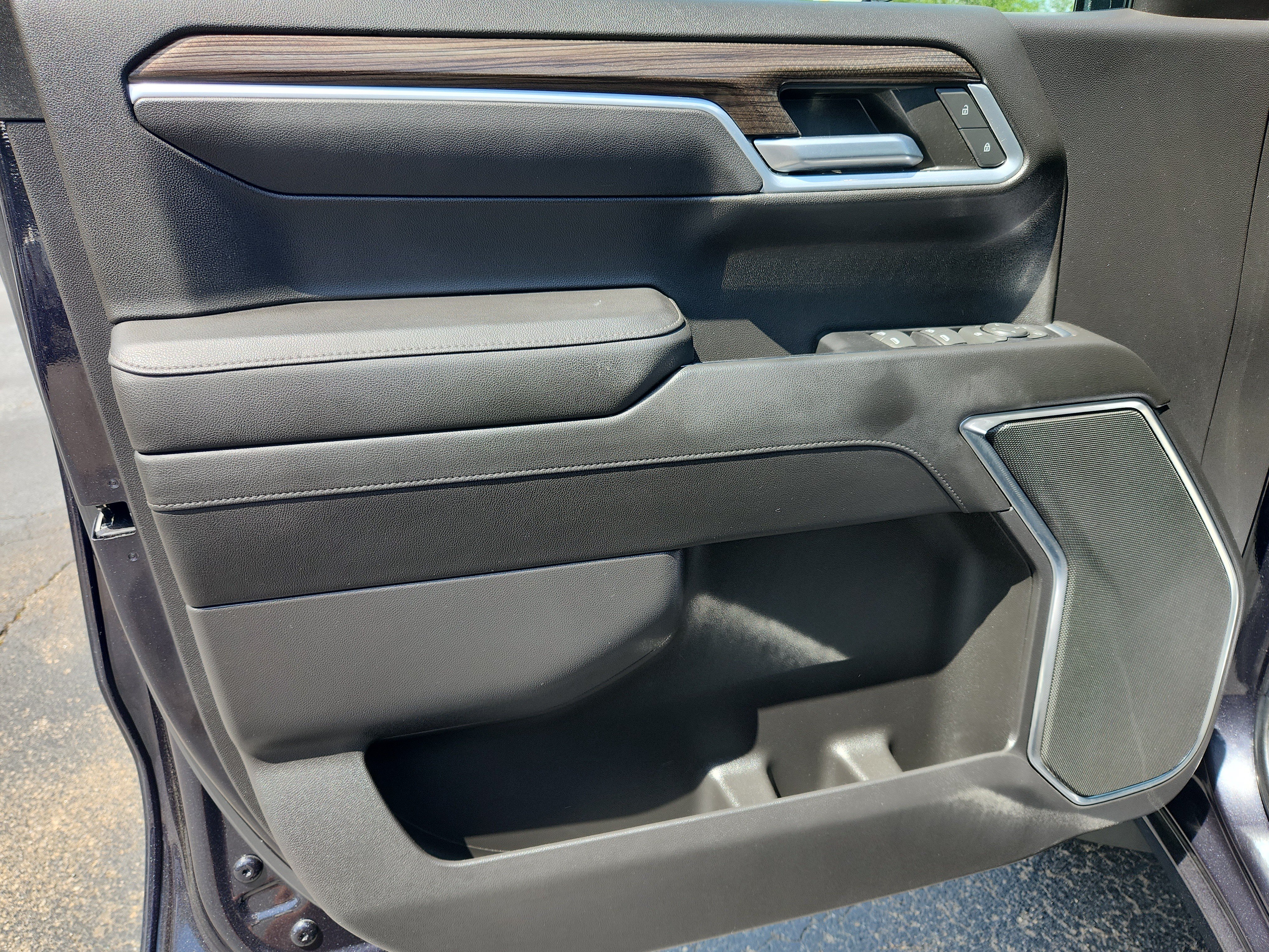 Used 2022 Chevrolet Silverado 1500 LT AWD/4WD image 21