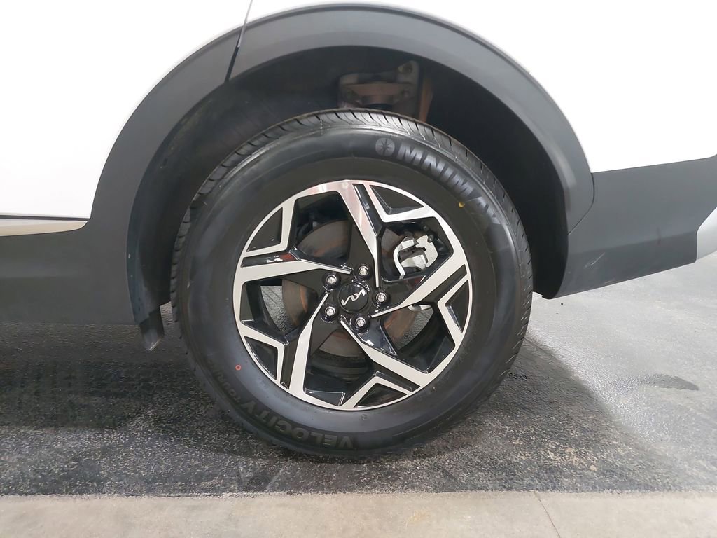 Used 2025 Kia Sportage LX image 32