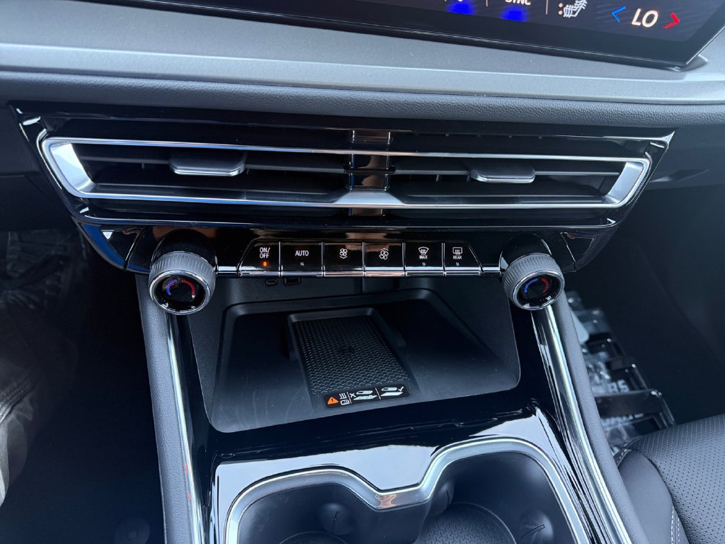 New 2027 Chevrolet Traverse LT w/ Driver Confidence Package FWD image 19