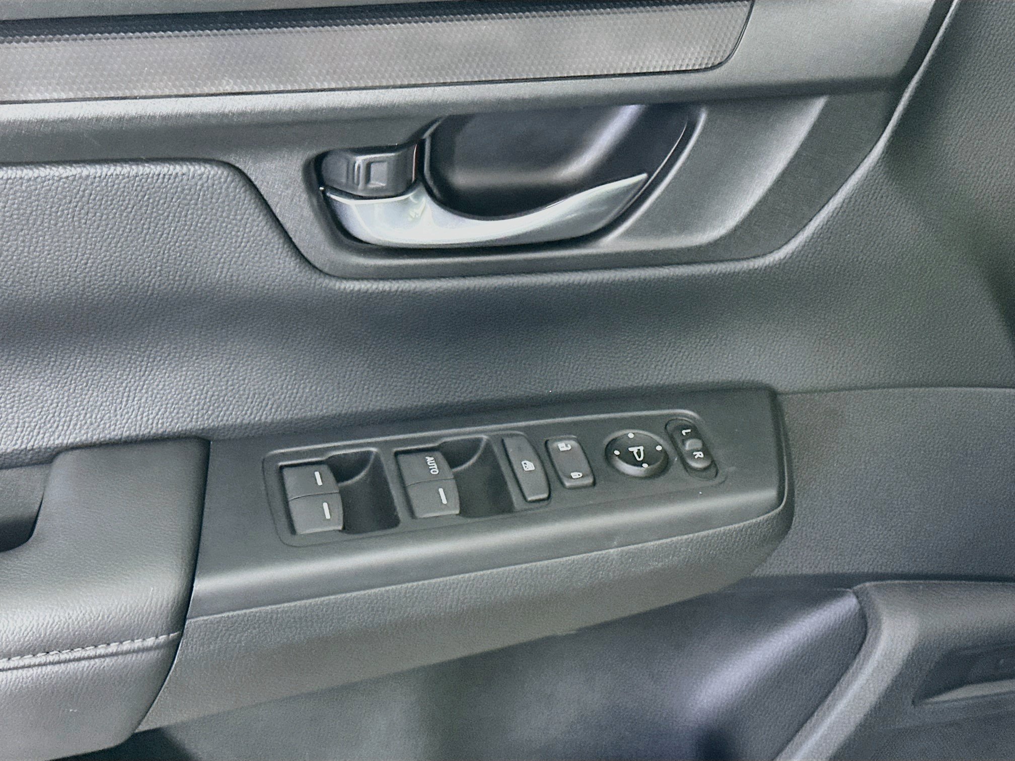 Used 2025 Honda CR-V LX image 15