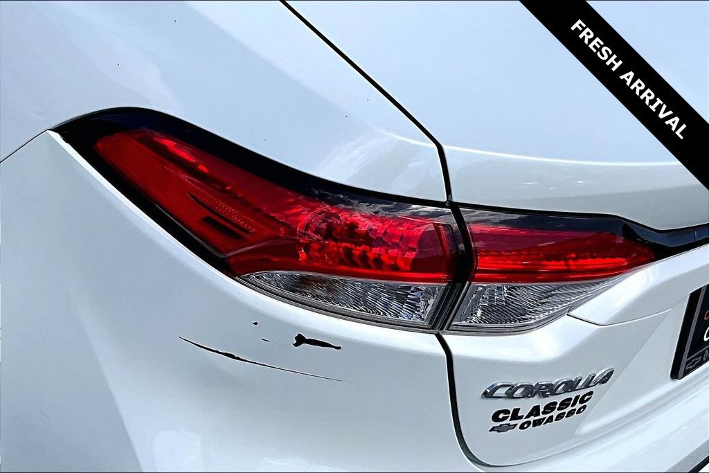 Used 2020 Toyota Corolla LE FWD image 22