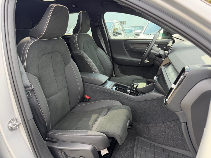 Used 2023 Volvo C40 P8 Recharge Plus w/ Protection Package Premier AWD/4WD image 29