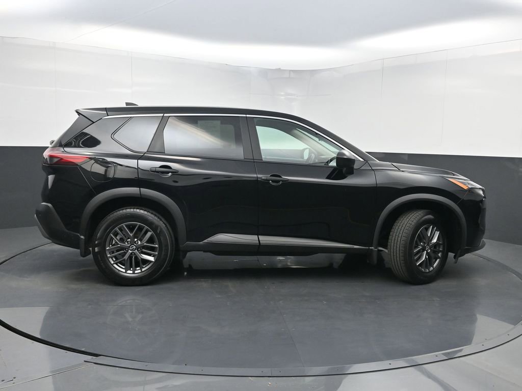 Used 2023 Nissan Rogue S image 39