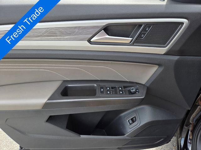 Certified 2022 Volkswagen Atlas Cross Sport SE w/ Panoramic Sunroof Package AWD/4WD image 19