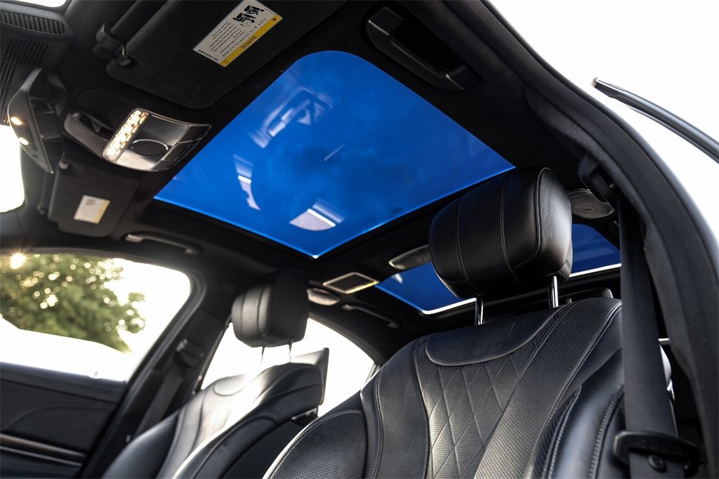 Used 2019 Mercedes-Benz S 560e w/ AMG Line Exterior image 7