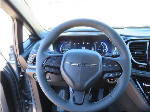 Used 2022 Chrysler Pacifica Touring-L w/ S Appearance Package image 11