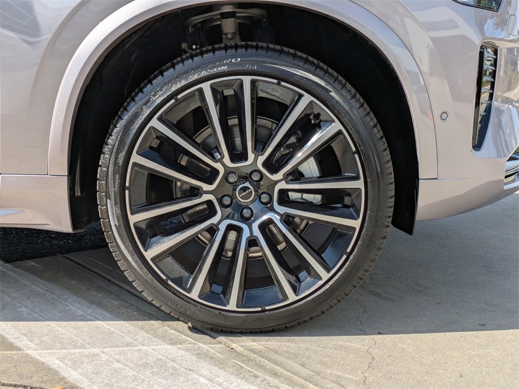 Used 2026 Volvo XC90 B6 Ultra w/ Lounge Package image 11