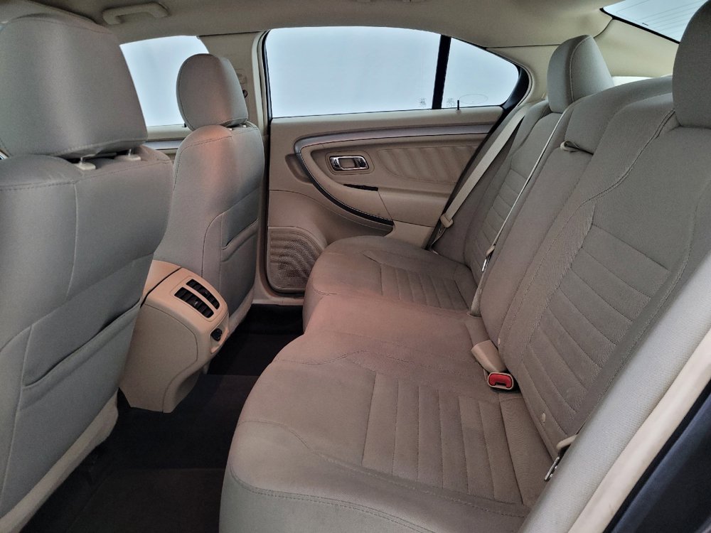 Used 2017 Ford Taurus SE FWD image 18