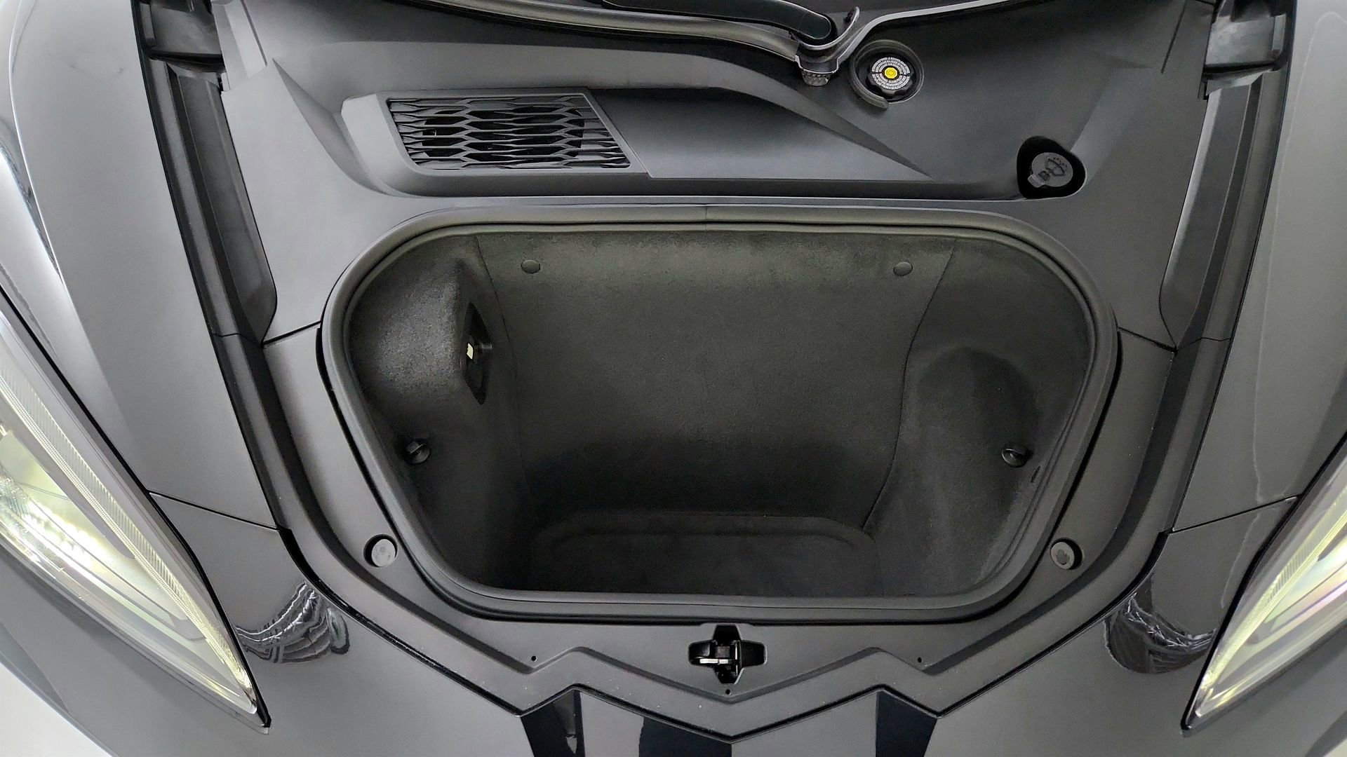 Certified 2024 Chevrolet Corvette Stingray Preferred Cpe w/ 2LT image 21