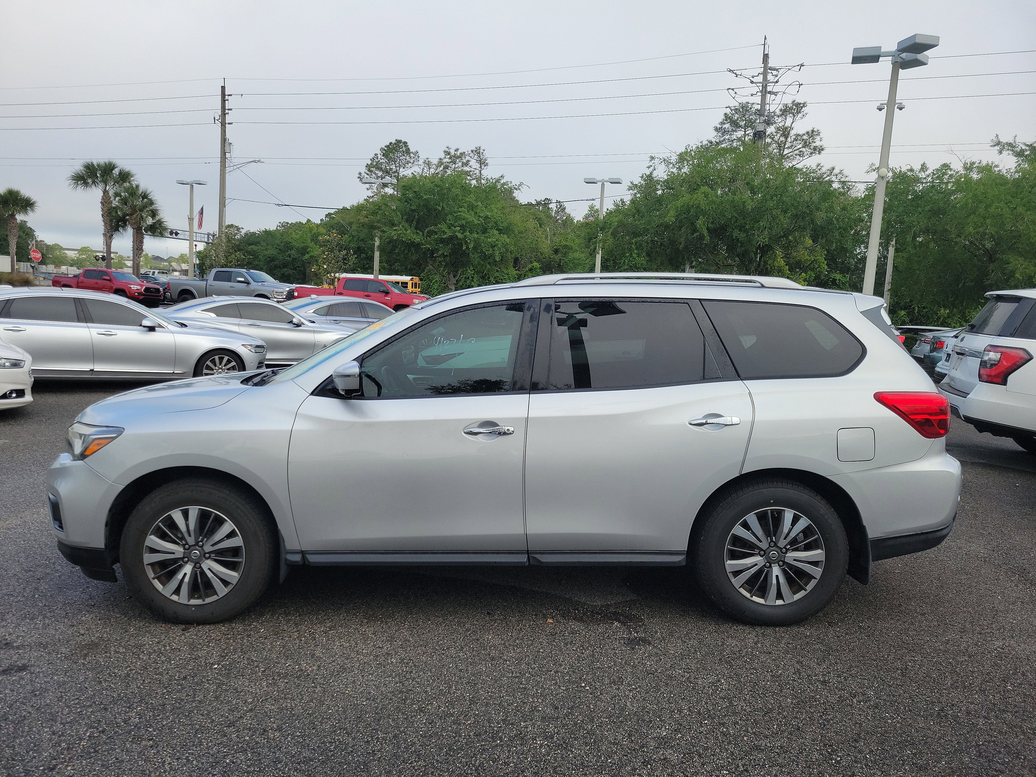 Used 2017 Nissan Pathfinder SL w/ Trailer Tow Package FWD image 23