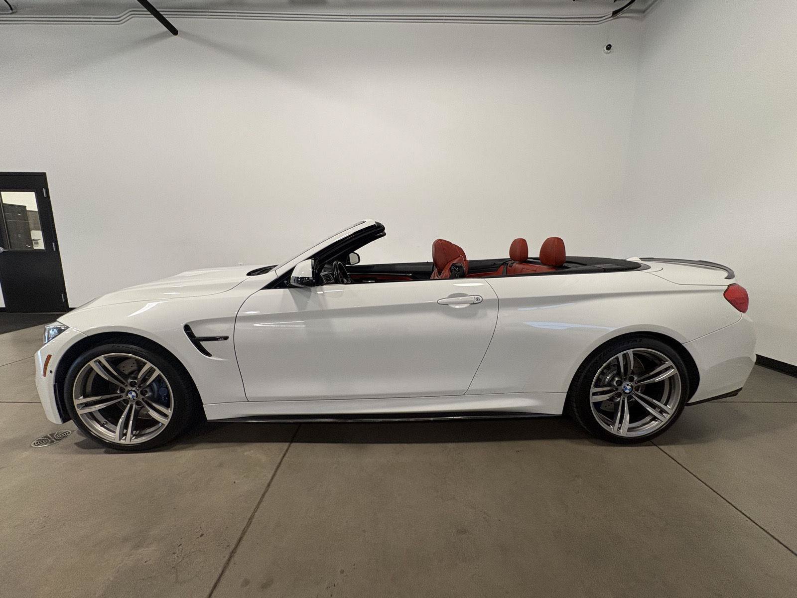 Used 2017 BMW M4 Convertible RWD image 14