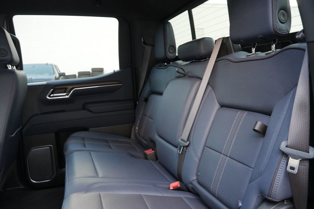 Used 2024 Chevrolet Silverado 1500 High Country w/ Technology Package AWD/4WD image 29
