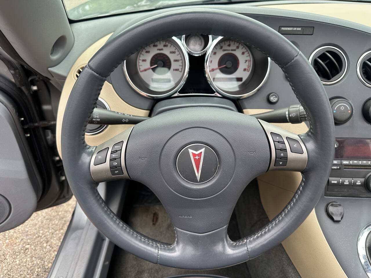 Used 2006 Pontiac Solstice Convertible w/ Premium Package RWD image 13