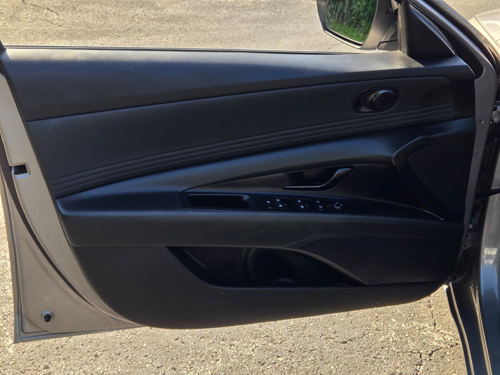 Used 2025 Hyundai Elantra Sport FWD image 18