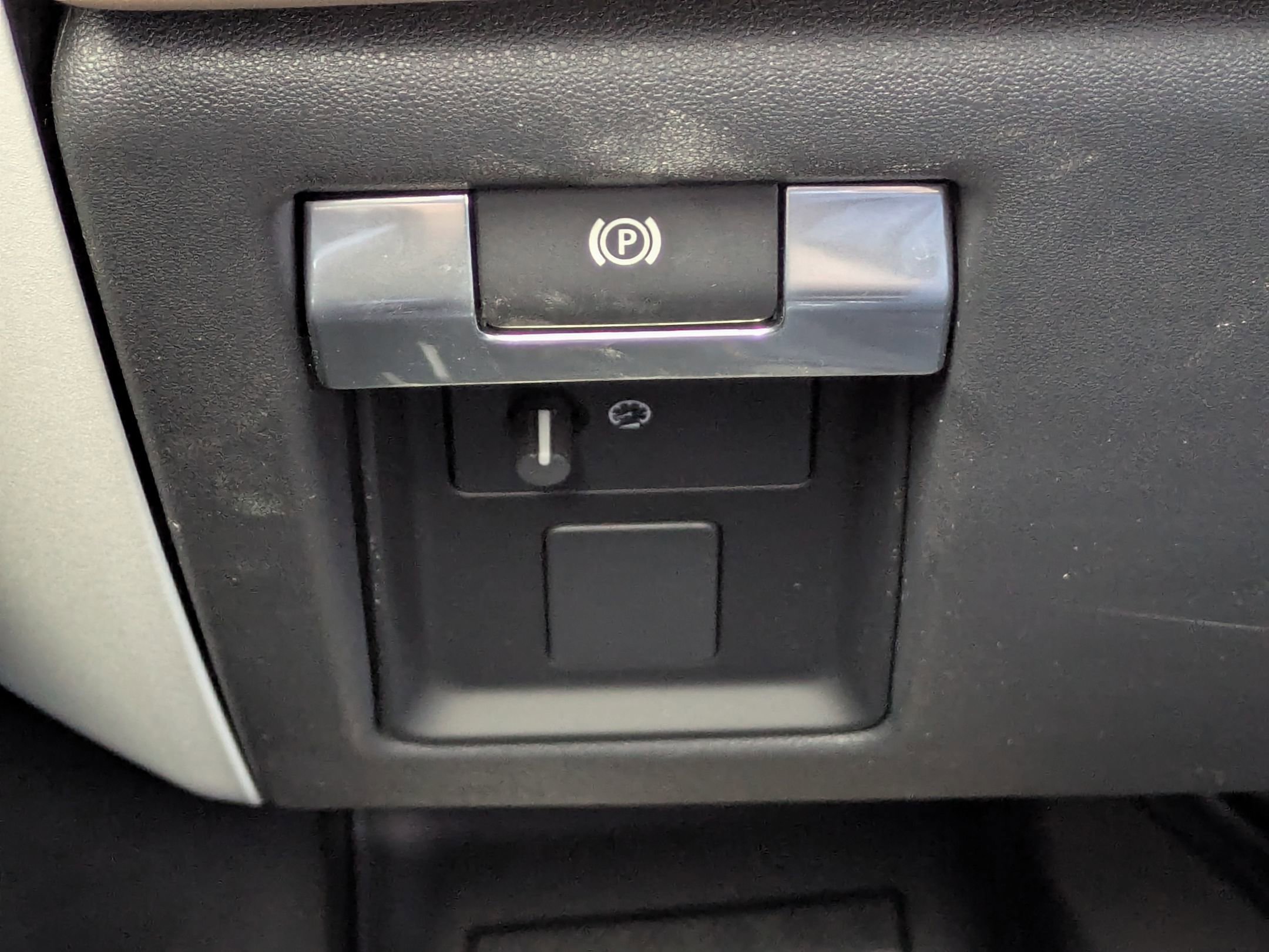 New 2026 Land Rover Defender 110 X-Dynamic SE image 19