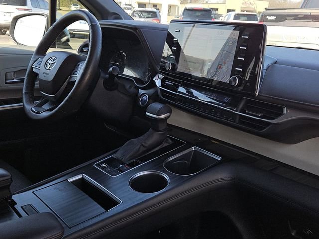 Used 2022 Toyota Sienna Platinum image 32