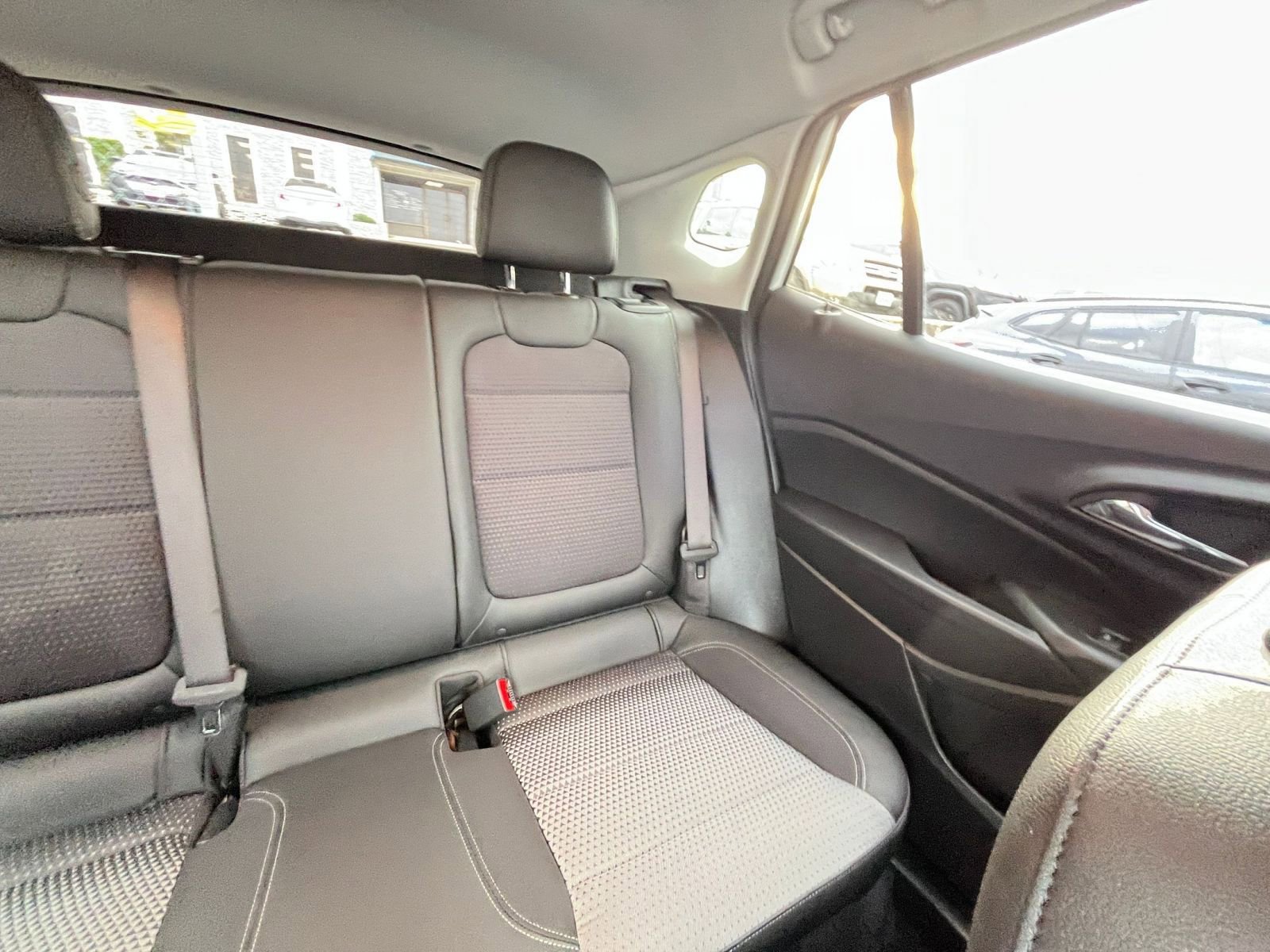 Used 2025 Chevrolet Trax LT image 35