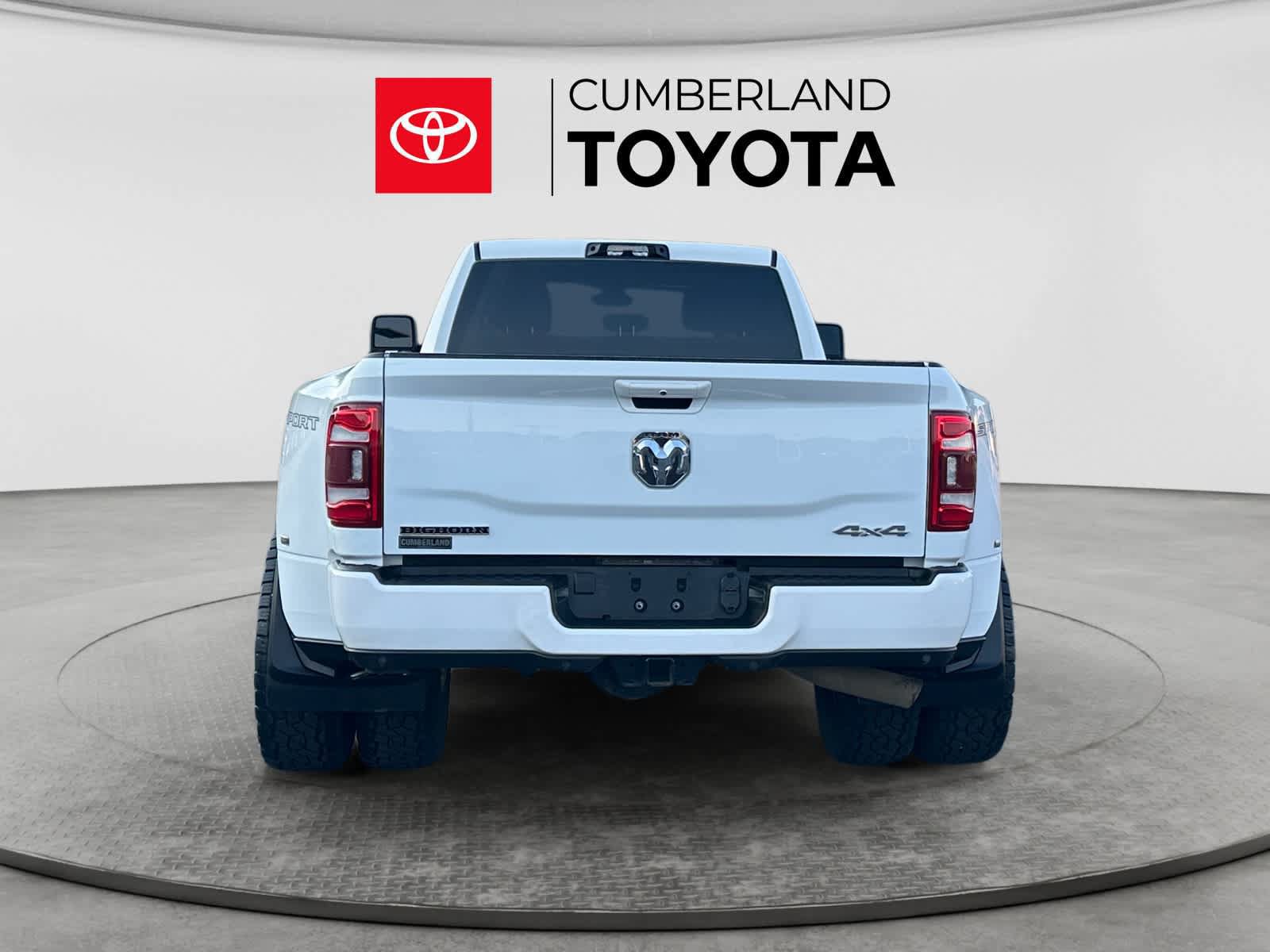 Used 2024 RAM 3500 Big Horn w/ Sport Appearance Package AWD/4WD image 4