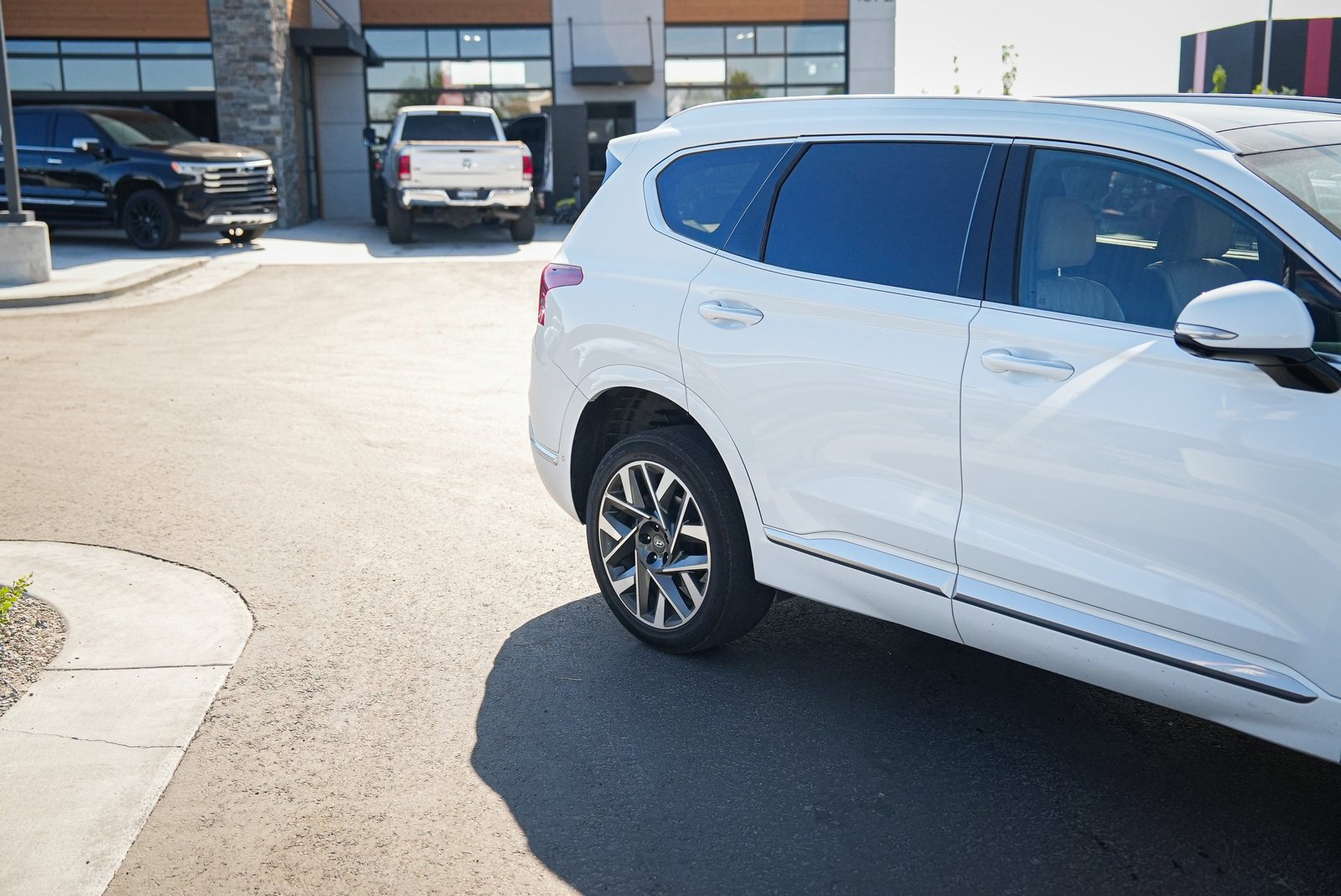Used 2023 Hyundai Santa Fe Calligraphy image 4